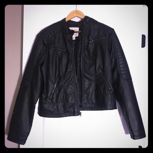 ❤️❤️SOLD❤️❤️SOLD❤️❤️Faux Black Leather Jacket